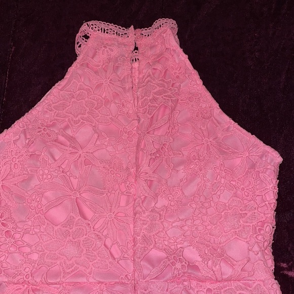 Lace holster dress with flounce hem - Picture 8 of 8